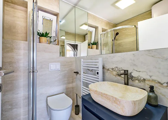 Rita Artatore マリ・ロシニュ