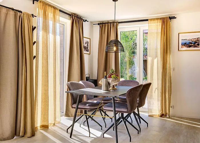 Rita Artatore マリ・ロシニュ